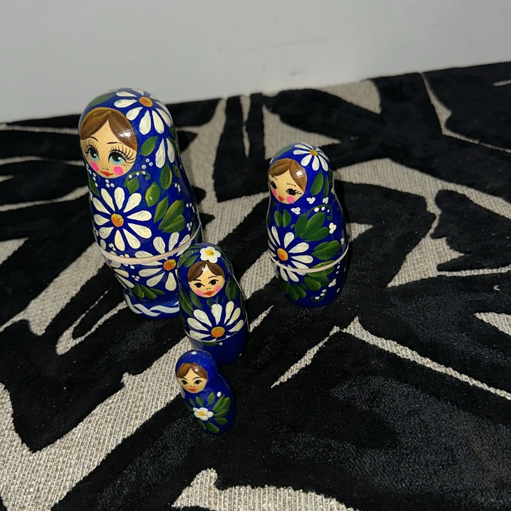 Vintage set of wooden Russian nesting dolls. - Picture 2 of 2